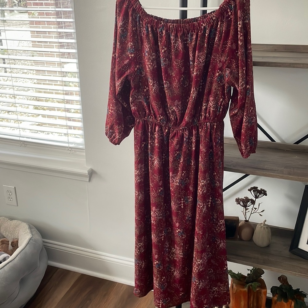 EUC Pink Lily floral dress. Size Medium.